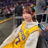 レブロンの後ろにAV女優「葵いぶき」が映り込んでて超可愛いと話題！NBA「ロサンゼルス・レイカーズ vs ゴールデンステート・ウォリアーズ」