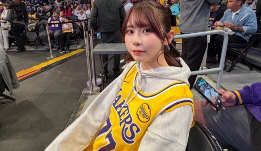 レブロンの後ろにAV女優「葵いぶき」が映り込んでて超可愛いと話題！NBA「ロサンゼルス・レイカーズ vs ゴールデンステート・ウォリアーズ」